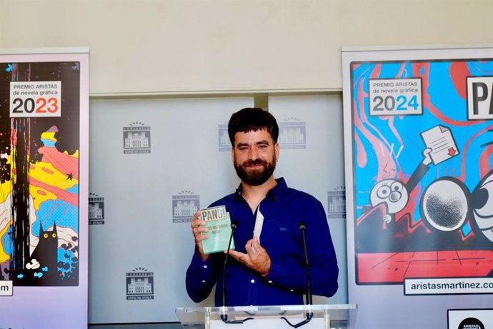 Javier Castañeda recibe el premio PANG! de novela gráfica