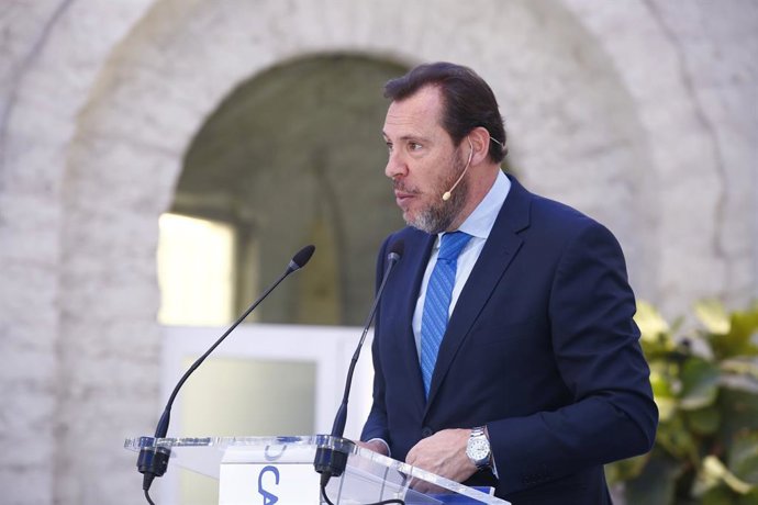 El ministre de Transport i Mobilitat Sostenible, Óscar Puente, intervé en el Fòrum Alacant  'Connexions i infraestructures per a Alacant', a la Casa Mediterrani.