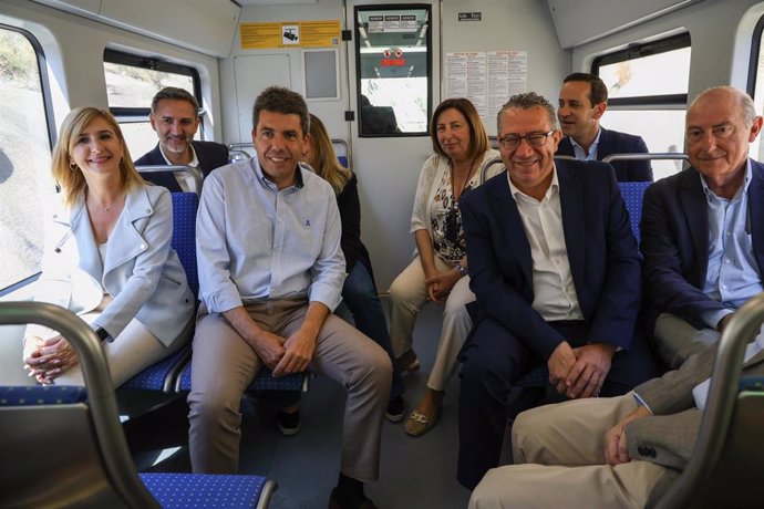El 'president' Carlos Mazón (2I) visita las obras del puente del Mascarat y la actuación de emergencia de la Línea 9 del TRAM d'Alacant,