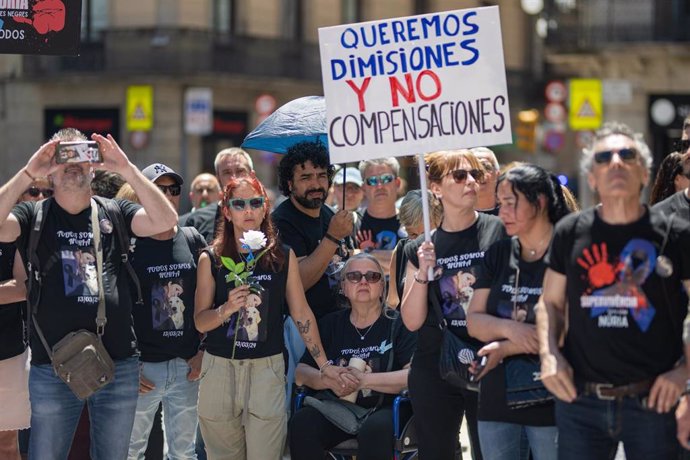 Imagen de la manifestación de funcionarios y sindicatos de prisiones en la plaza Sant Jaume