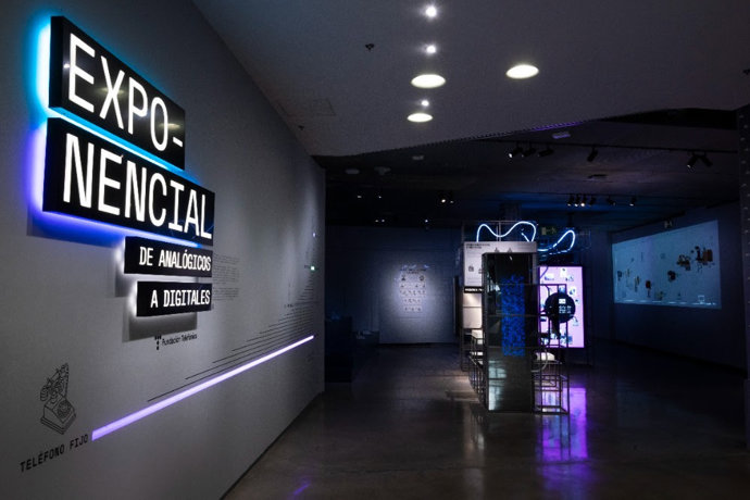 Entrada a la exposición 'Exponencial. De analógicos a digitales'
