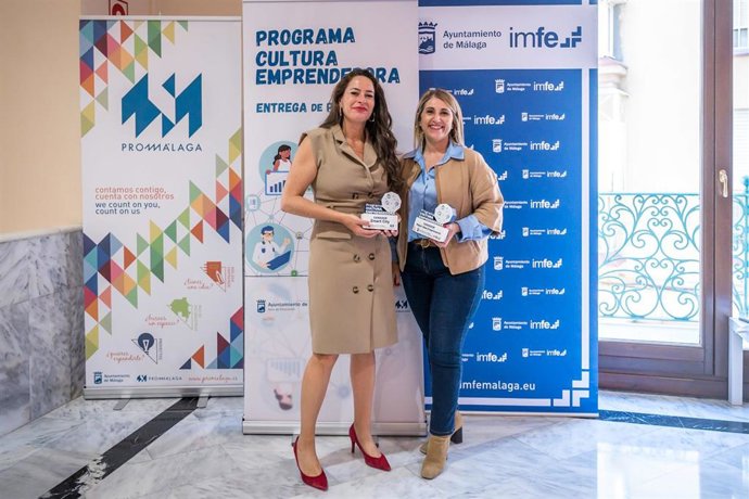 Las concejalas delegadas de Educación y Fomento del Empleo y de Innovación, Digitalización y Captación de Inversiones, María Paz Flores y Alicia Izquierdo.