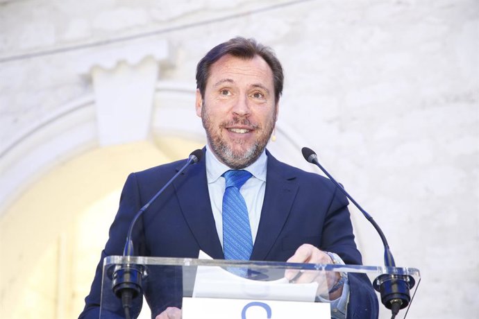 El ministre de Transport i Mobilitat Sostenible, Óscar Puente, intervé en el Frum Alacant  'Connexions i infraestructures per a Alacant', a la Casa Mediterrani.