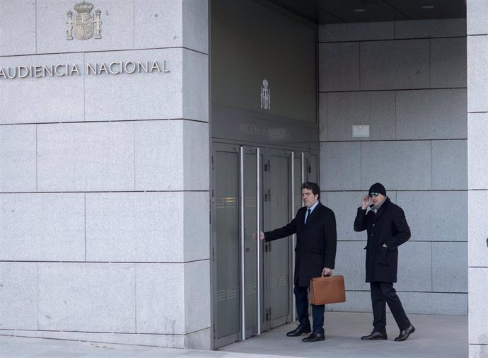 Archivo - El empresario Juan Carlos Cueto (d) llega a la Audiencia Nacional para declarar, a 28 de febrero de 2024, en Madrid (España). 