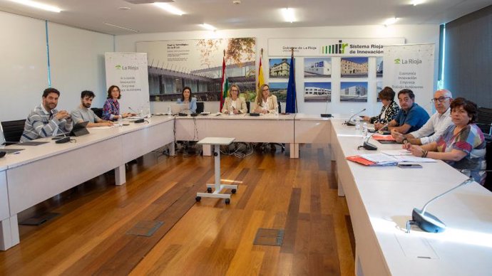 La consejera de Economía, Innovación, Empresa y Trabajo Autónomo, Belinda León, ha presidido el Consejo Riojano de Seguridad y Salud en el Trabajo