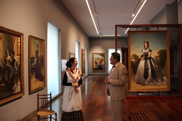 Imagen de una visita teatralizada en el Mubag