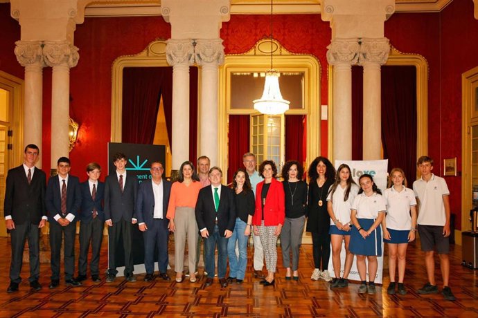 El Parlament acoge la final de la Liga de Debate Junior y Mini.
