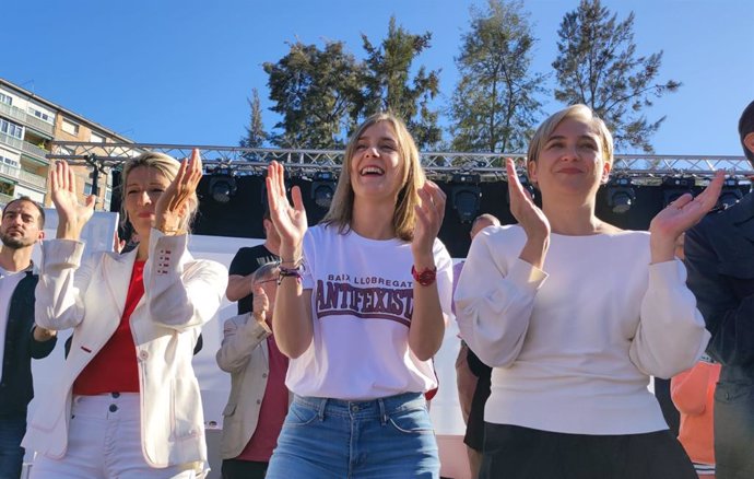 La vice-presidenta segona i líder de Sumar, Yolanda Díaz, la candidata dels Comuns a presidir la Generalitat, Jéssica Albiach, i l'exalcaldesa de Barcelona i líder de BComú Ada Colau