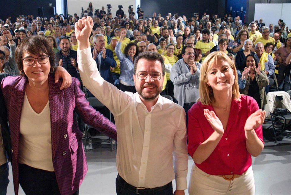La candidata de ERC a las elecciones europeas, Diana Riba; el presidente de la Generalitat y candidato a la reelección, Pere Aragons, y la número 1 por Tarragona, Raquel Sans.