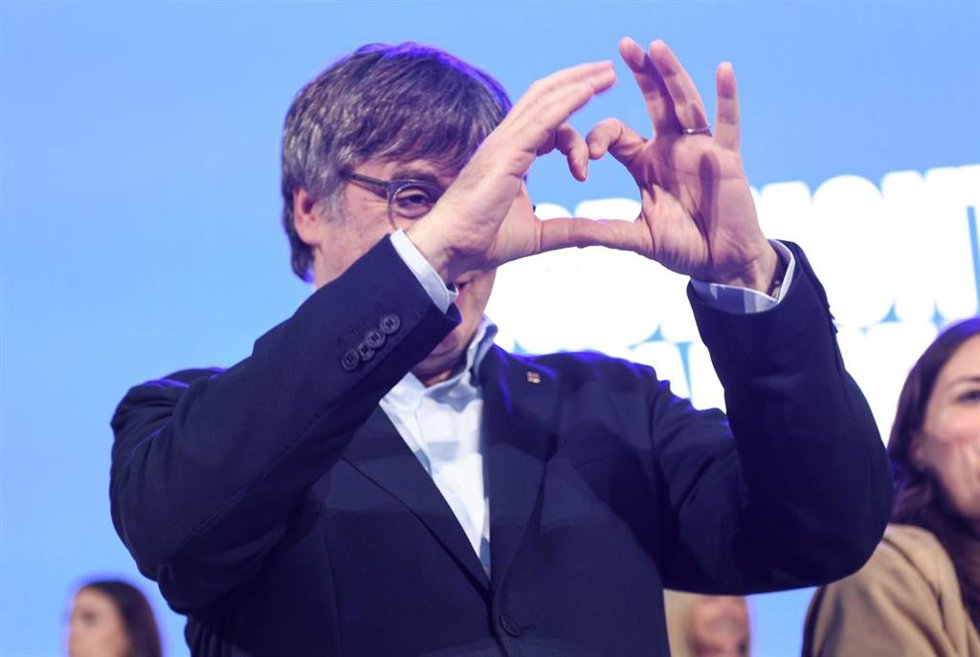 El candidato de Junts+ a las elecciones al Parlament, Carles Puigdemont, en el mitin final de campaña en las antiguas escuelas de Elna (Francia)