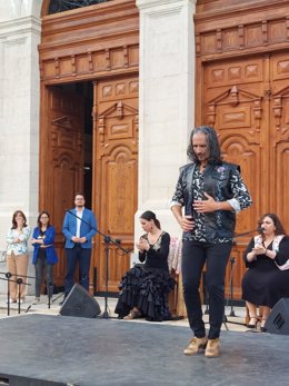 Actuación inicial de la Noche en Blanco en la capital jiennense.