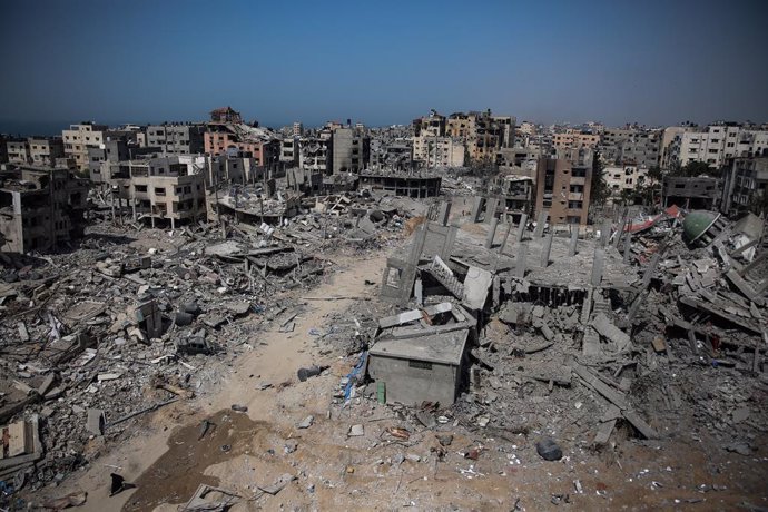 Archivo - April 2, 2024, Gaza City, Gaza Strip, Palestinian Territories: 02 April 2024, Palestinian Territories, Gaza City: A?Â general view of the destruction in the vicinity of al-Shifa Hospital, following a two-week military operation by the Israeli ar