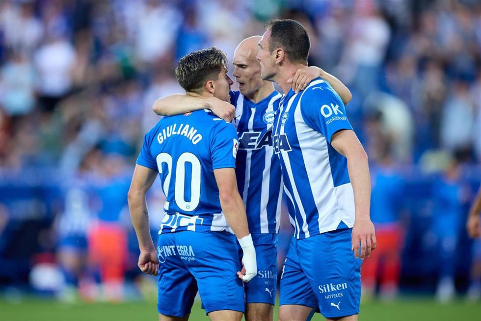 Jon Guridi of Deportivo Alaves celebrates after scoring the team's first goal during the LaLiga EA Sports match between Deportivo Alaves and Girona FC at Mendizorrotza on May 10, 2024, in Vitoria, Spain.