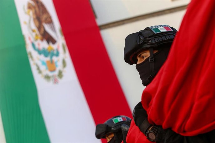 Archivo - Bandera de México.