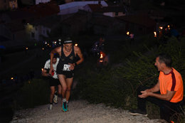 Un participante de la Rioja Ultratrail en pleno es