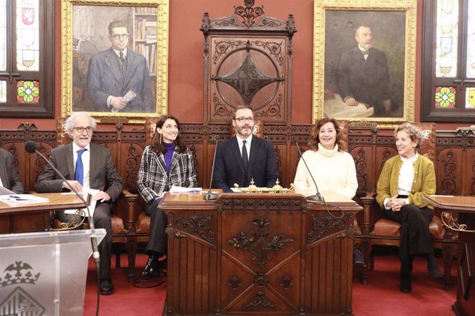 Archivo - El presidente del TSJIB, Carlos Gómez, junto a la exministra de Justicia, Pilar Llop, el exalcalde de Palma, José Hila, la expresidenta del Govern, Francina Armengol, y la exdelegada del Gobierno, Aina Calvo, en la presentación de la ciudad de J