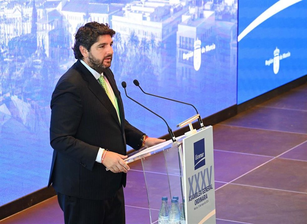 El presidente del Gobierno regional, Fernando López Miras, clausuró este viernes la XXXV Asamblea General Ordinaria de la Unión de Cooperativas de Trabajo Asociado de la Región de Murcia (Ucomur)