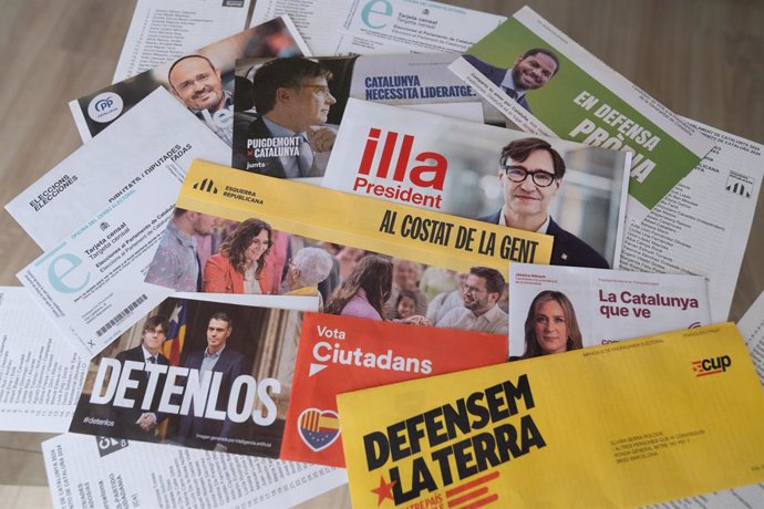 Propaganda electoral dels partits per a les eleccions catalanes del 12M, a 8 de maig del 2024, a Barcelona