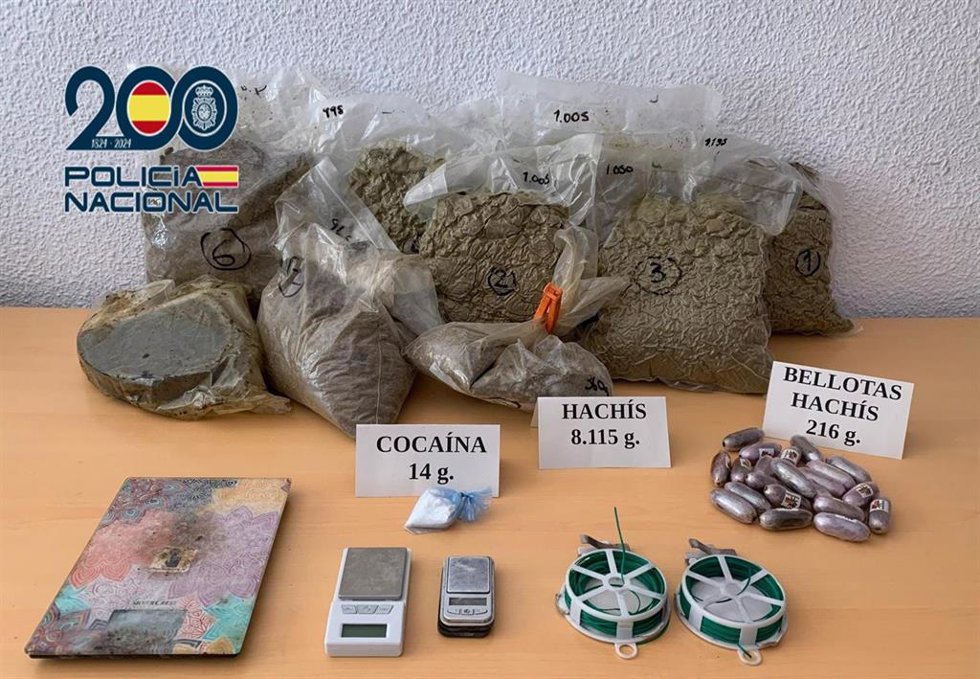 La Policía Nacional desmantela un punto de venta de droga al menudeo, localiza una 'guardería' y detiene a ocho personas