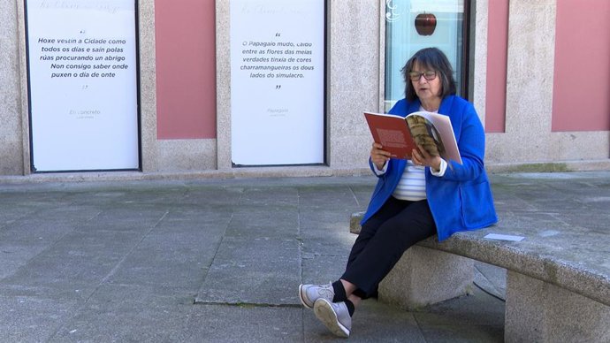 La fotógrafa Maribel Longueira recita un poema de 'Papagaio', colaboración con Luisa Villalta