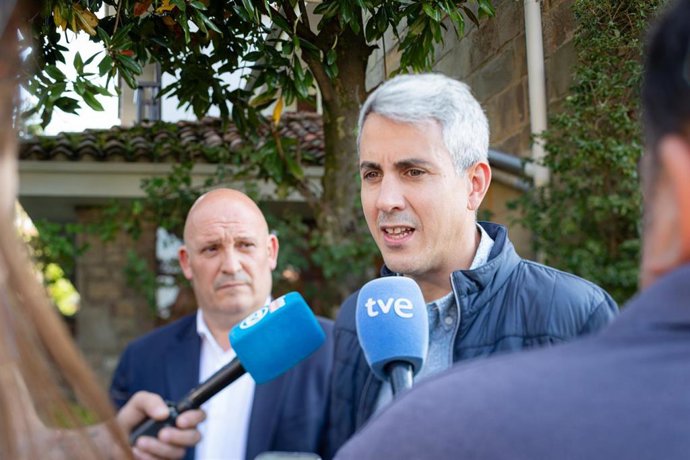 El secretario general del PSC-PSOE y portavoz parlamentario, Pablo Zuloaga