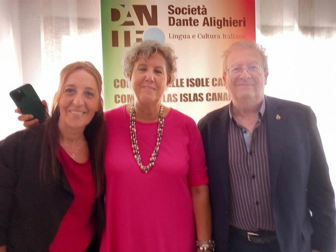 La agente consular de Las Palmas, Anna Laura Vieceli, y el corresponsal consular en Lanzarote, Alfonso Licata