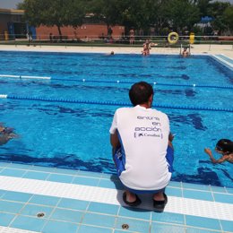 Zaragoza Deporte prepara los cursillos de natación para el verano en 18 piscinas municipales.
