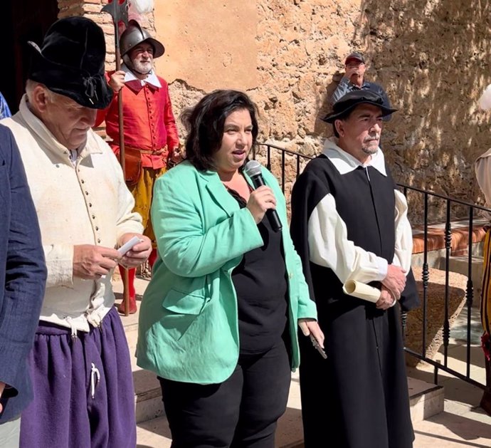 La diputada provincial Matilde Díaz en la inauguración de la recreación histórica de la Paz de las Alpujarras.