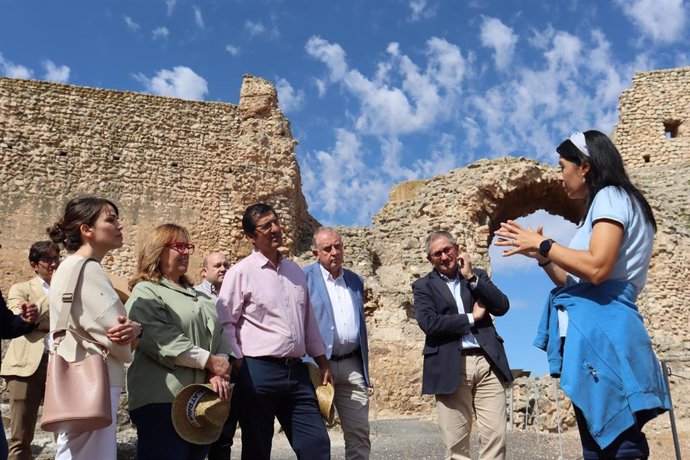 El vicepresidente segundo del Gobierno de Castilla-La Mancha, José Manuel Caballero, visita el yacimiento de Calatrava La Vieja de Carrión de Calatrava.