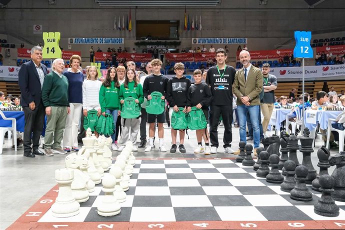 El consejero de Educación, Formación Profesional y Universidades, Sergio Silva, inaugura el Festival de Ajedrez Escolar Robin Chess