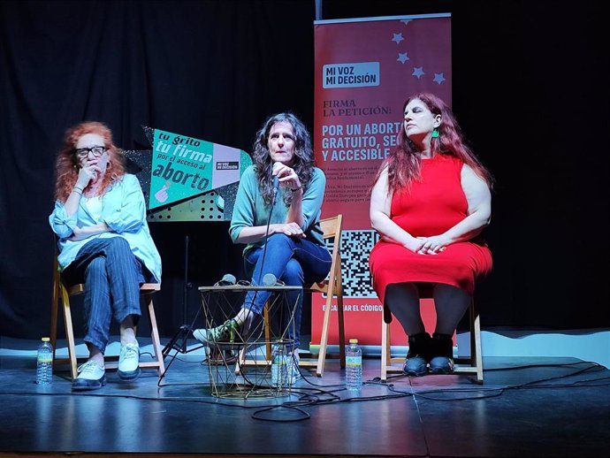 (De Izq A Der) Cristina Fallarás, Kika Fumero Y Luciana Peker, Del Movimiento 'Mi Voz, Mi Decisión'