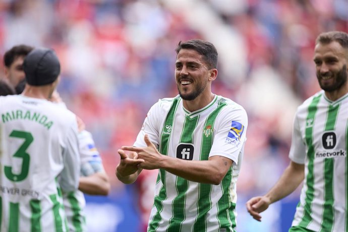 Pablo Fornals of Real Betis Balompie celebrates after scoring goal during the LaLiga EA Sports match between CA Osasuna and Real Betis Balompie at El Sadar on May 5, 2024, in Pamplona, Spain.