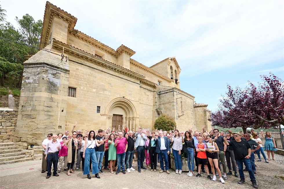 Foto del brindis colectivo por los vinos con Denominación de Origen.
