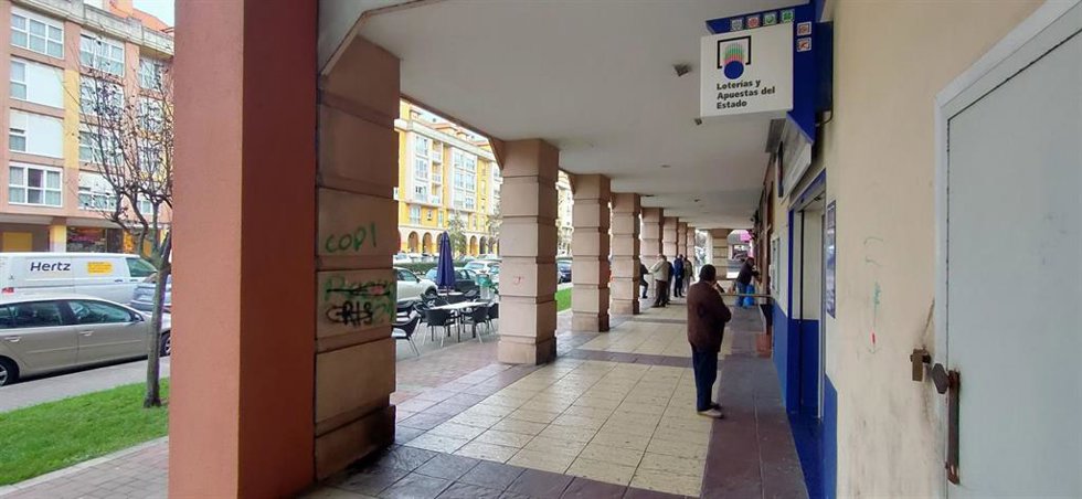 Administración de Loterías n 23, situada en la calle Los Ciruelos