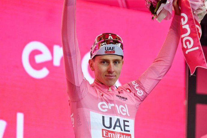 Tadej Pogacar of UAE Team Emirates with Pink jersey during the Giro d'Italia 2024, Tour of Italy, Stage 3, Novara - Fossano on May 6, 2024 in Fossano, Italy - Photo Andrea Amato / LiveMedia / DPPI