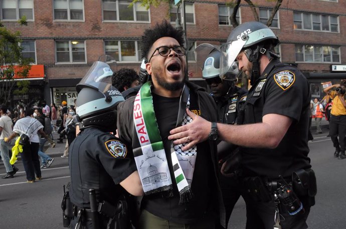 Un manifestante propalestino detenido en Nueva York, EEUU