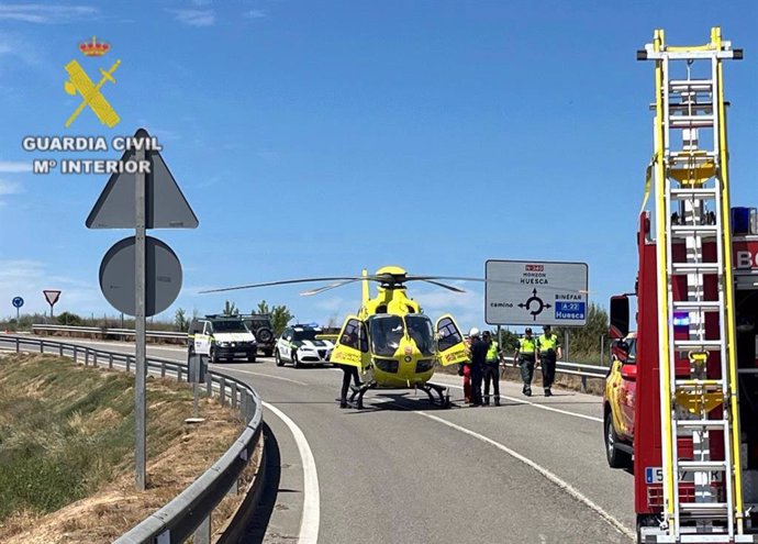 El helicóptero del 112 Aragón ha trasladado a dos heridos al Hospital Miguel Servet.