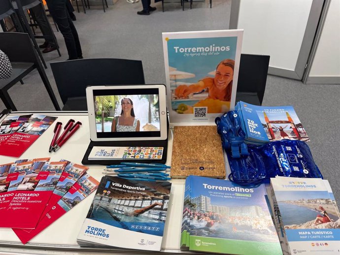 Material promocional de Torremolinos en su estand en Expovacaciones.