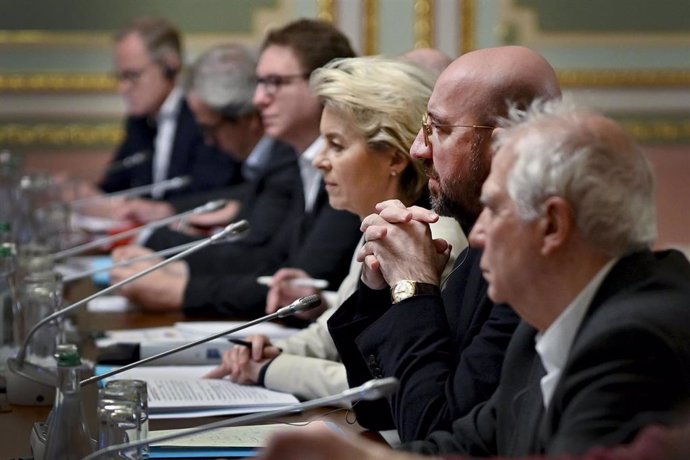 Archivo - Josep Borrell, Charles Michel y Ursula von der Leyen