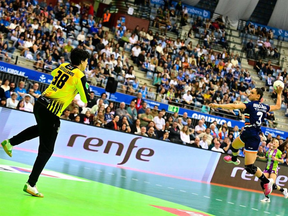Esther Arrojería, durante la Copa de la Reina de balonmano de 2024.