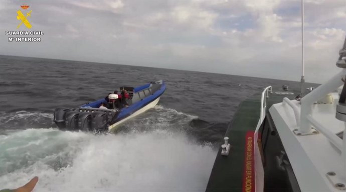 Intervenidas seis embarcaciones y 11.400 kilogramos de hachís en las costas de Huelva, con siete detenidos.