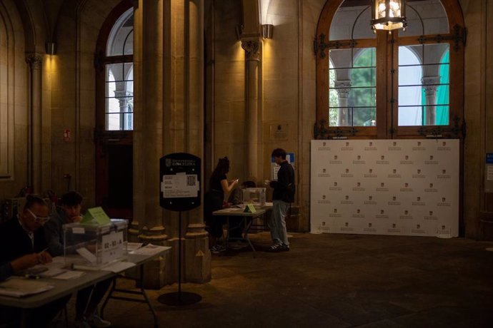 Colegio electoral del edificio central de la Universitat de Barcelona, en el centro de la capital catalana, a 12 de mayo de 2024.