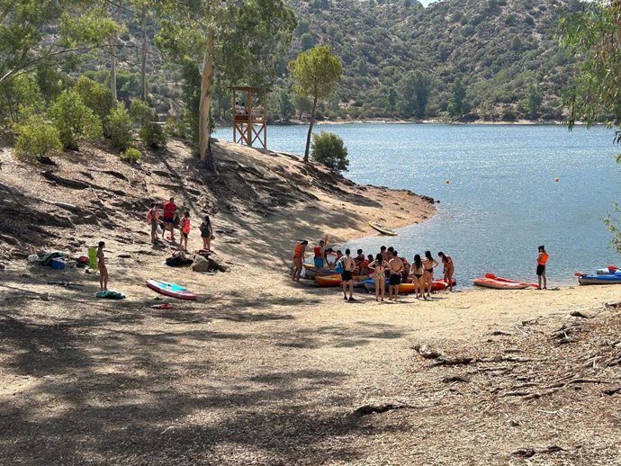 Archivo - Playa del embalse del Encinarejo.