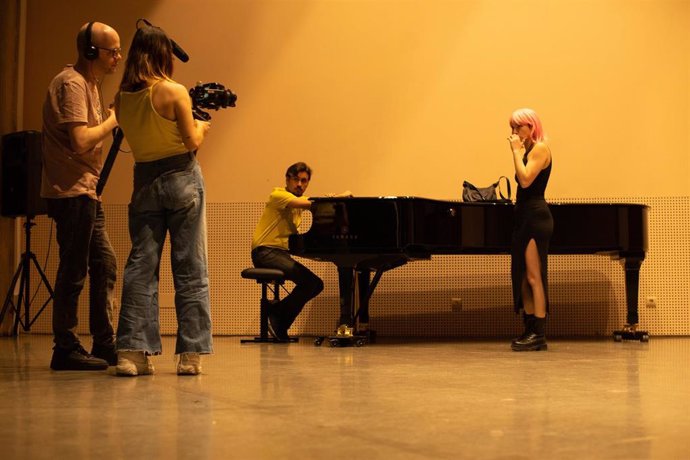 Alex Sereno y Celia Kiedis preparando una escena durante el rodaje de 'Lady Sakura'.