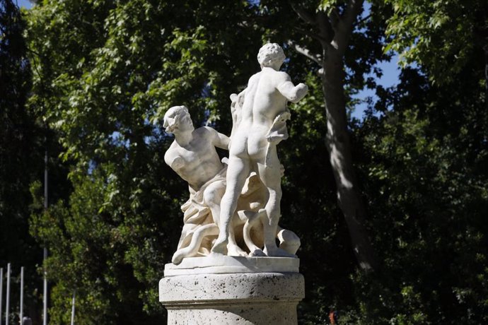 La escultura Hércules y la Hidra de Lerna regresa a los jardines del Buen Retiro tras su restauración