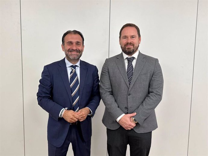 El consejero de Industria del Cabildo de Tenerife, Manuel Fernández, con el presidente de Femete, Juan Antonio Jiménez