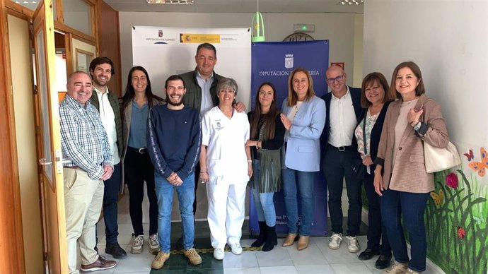 Los diputados provinciales, Esther Álvarez y José Juan Martínez, visitando los centros de prácticas.