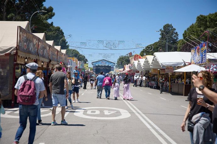 Decenas de personas en la Pradera de San Isidro