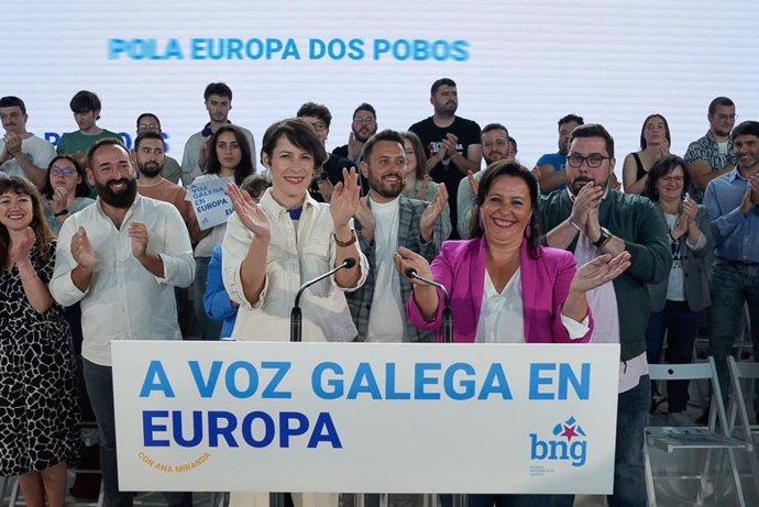 La portavoz nacional del BNG, Ana Pontón, en un acto con la candidata del Bloque a las elecciones europeas, Ana Miranda, en Vigo.