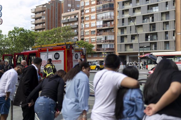 Un camión de bomberos en la estación de Renfe y Metro 'La Sagrera', a 12 de mayo de 2024.